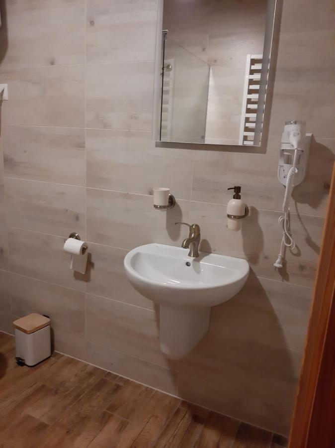 Pod Koziorozcami Hotel Trzebiechow ภายนอก รูปภาพ